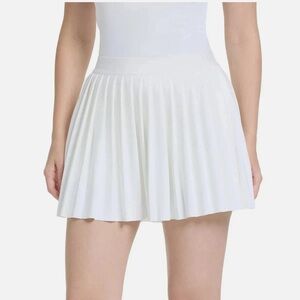 Tretorn Ladies’ White Pleated Skort – Size L – NWT